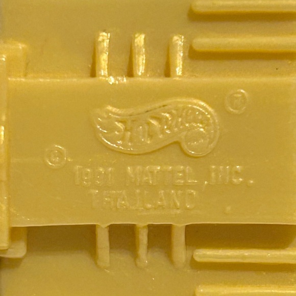 Vintage 1991 Hot Wheels Metallic Gold Diecast Model Sports Race Car Toy Black - Picture 8 of 11